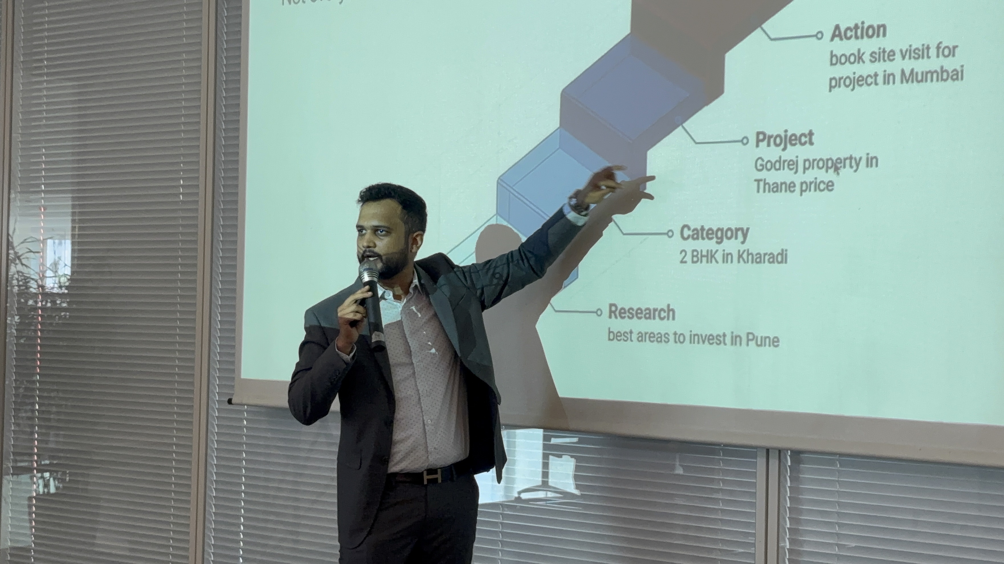 Nishant Somani conducting a real estate marketing training session